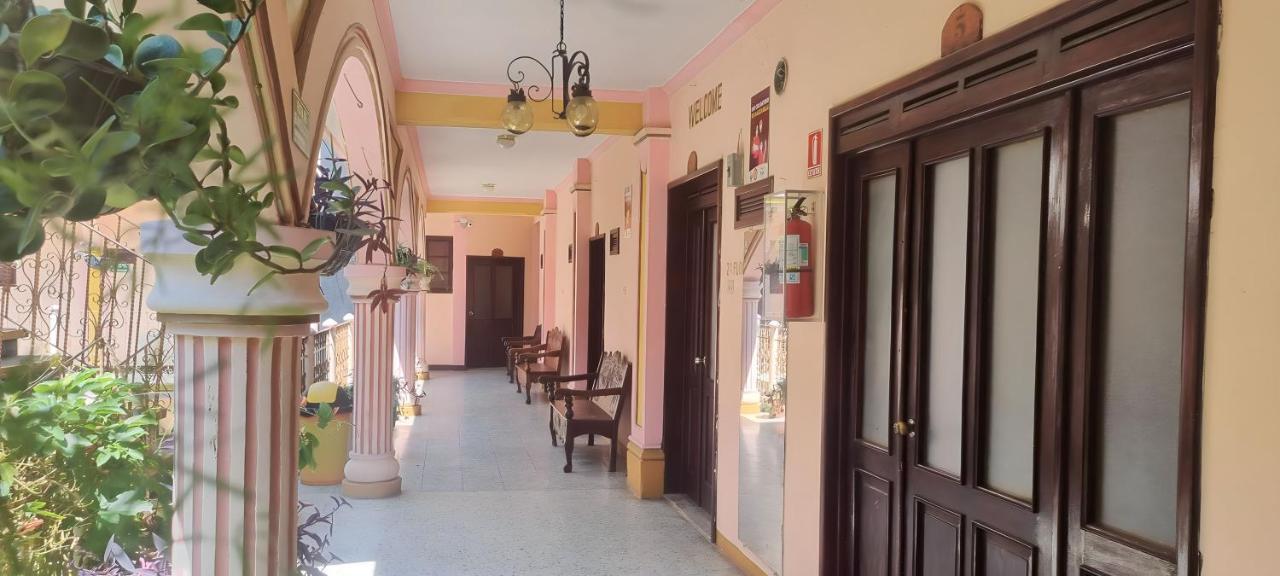 Hotel Chaparral Panajachel Kültér fotó
